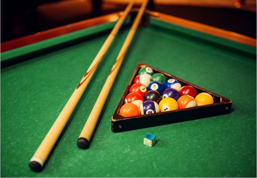 POOL TABLE